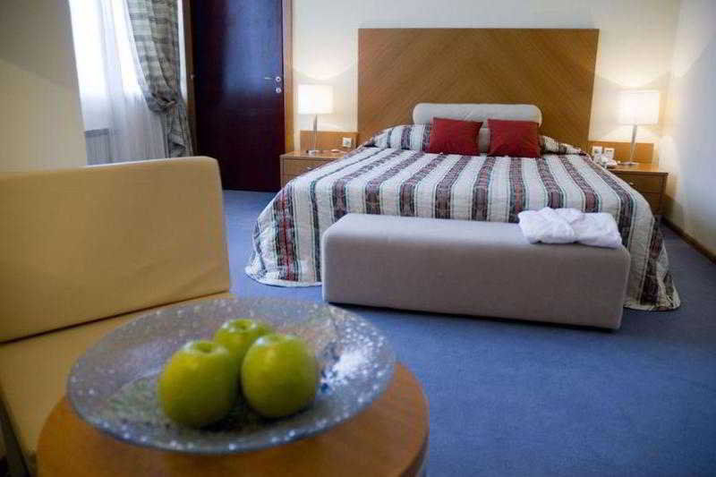 Hotel Tcc Plaza Skopje Room photo